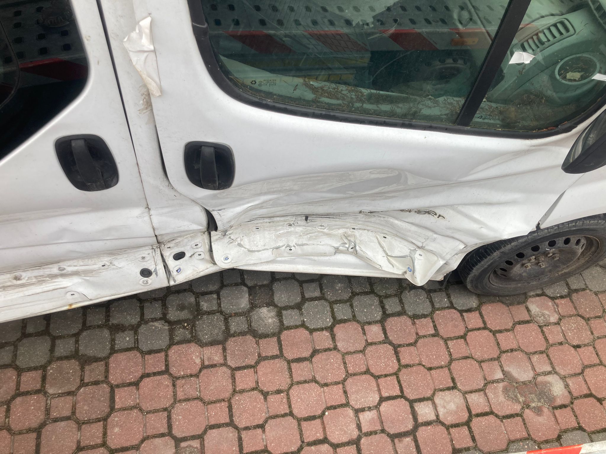 Auta po kolizji wypadku Warszawa Mazowieckie